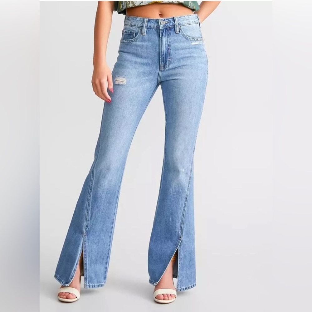 Brand New HIDDEN HAPPI FLARE JEANS front slit
LIGHTLY DISTRESSED